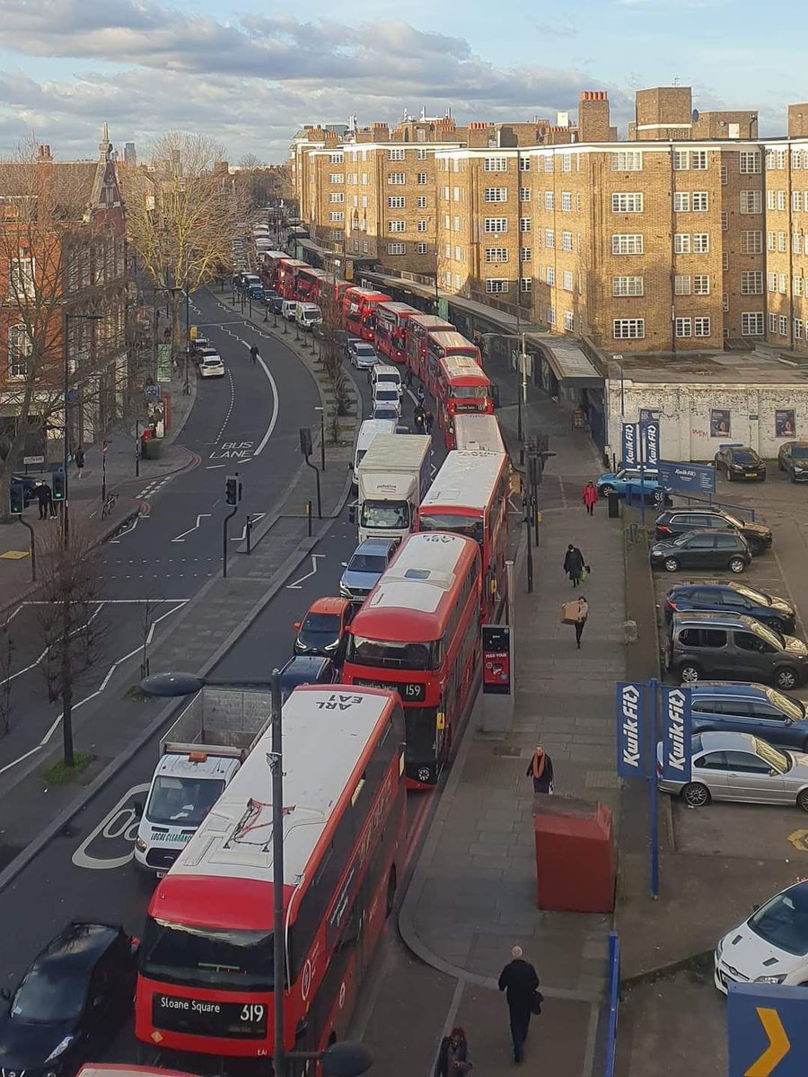 Wow! @LambethSE @RezinaChowdhury failing everyone except the 200 who agree with them. Buses not moving (even in a bus lane). They have collapsed the transport we rely on without a tube. Everyone late home or to after school activities This LTN must go. @TfL when will you step in?