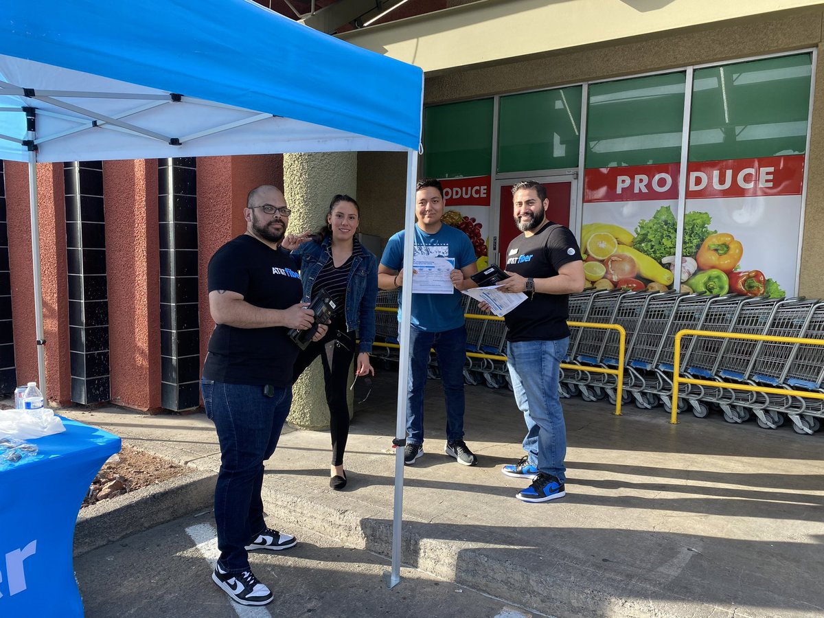 Great teamwork and event this past Saturday afternoon out in our community spreading the word for #ATTFiber and #ATT. Painting the town blue! #LifeatATT #ATTFiberDSW #LVATTFiber @fiberninja702