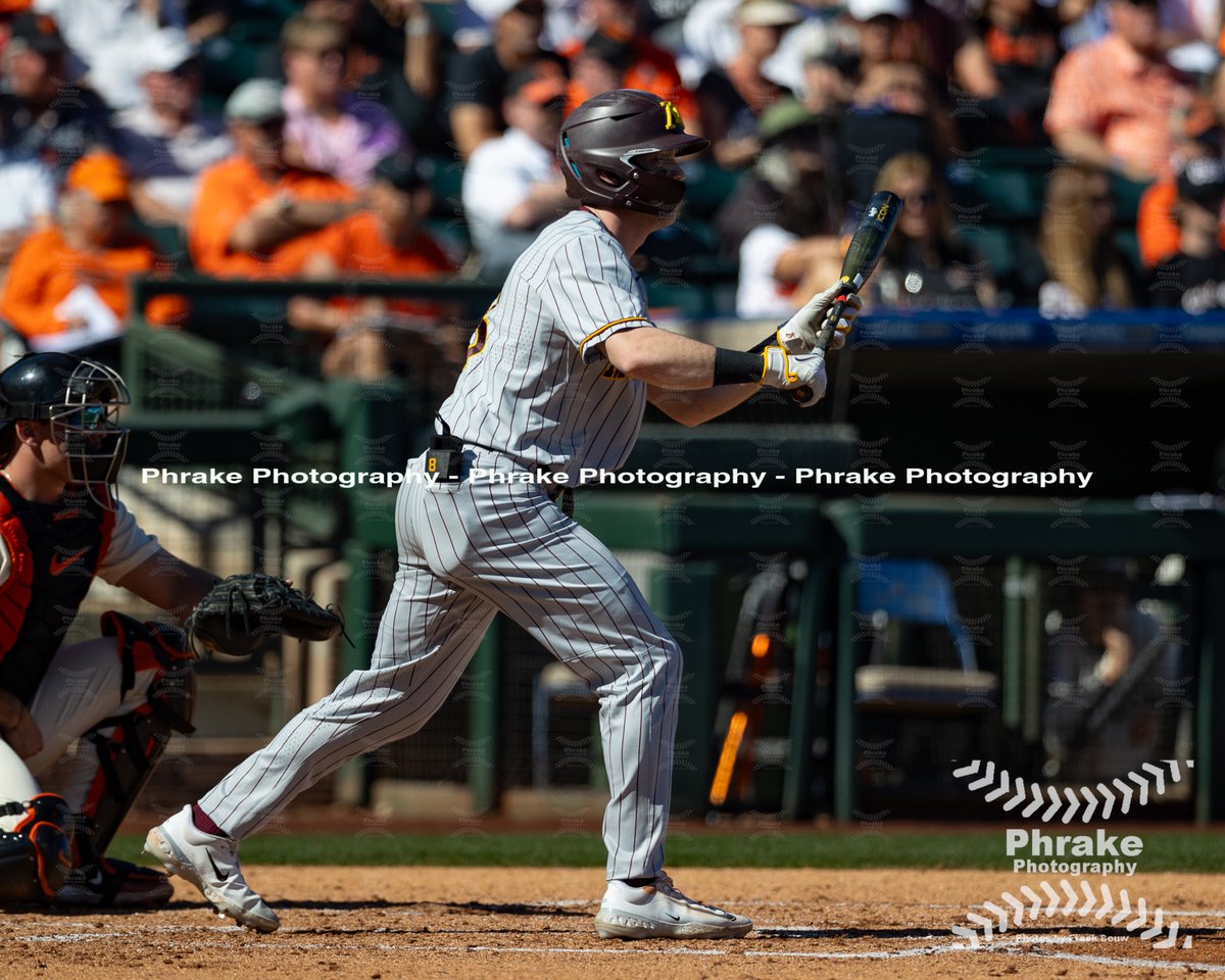 phrakephoto's tweet photo. Brady Jurgella (8) Center fielder Sr. Minnesota Gophers @bradytj8 @ChucksBaseball #gophernation
@GopherBaseball
#Gophers #mngophers #gopherbaseball https://t.co/1Os9RRqmgh