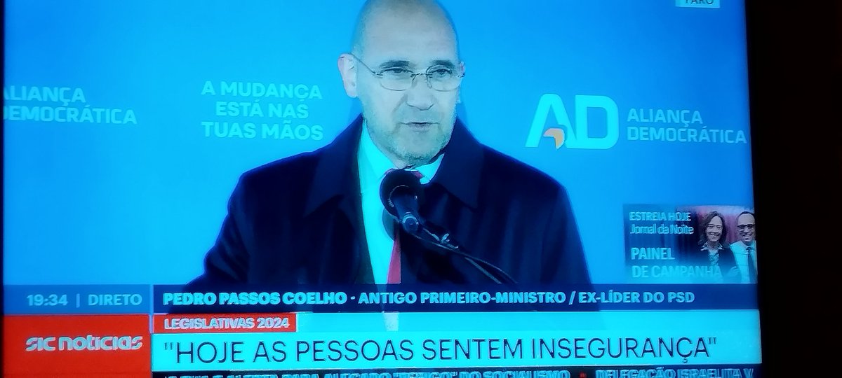 Masterclass de Pedro Passos Coelho.

Imigração, economia, dar condições às pessoas para decidirem o seu futuro, manter cá os nossos jovens.

Defesa e posicionamento de Portugal nos temas internacionais.
E o arrasar da governação PS e da opção PS.

Ele limpava estas eleições com
