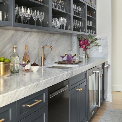 mfrankc21's tweet photo. Could you use a bar like this in your home? https://t.co/J3c3BH4jmU https://t.co/jZbiTw0aBa