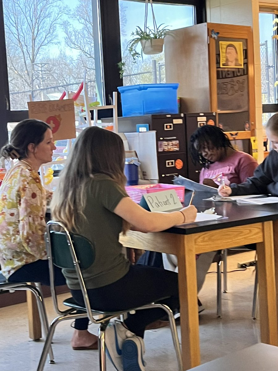 DrMeganBrown's tweet image. Our @ValleyParkSD middle school PLTW Medical Detectives class met with patients today, using their skills and knowledge to diagnose medical conditions.  I was impressed by all the doctors and their inquisitive questioning!  #limitlesslearning @MrsSyron