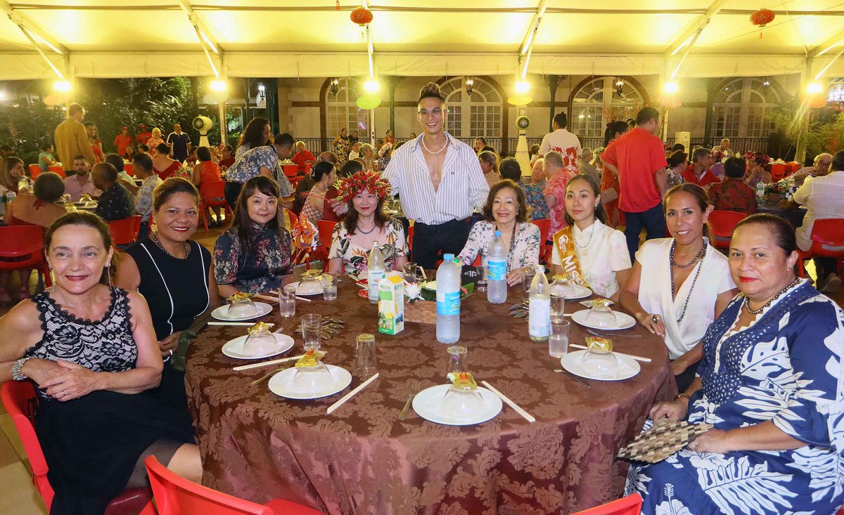 presidencepf's tweet photo. 🧧Une cérémonie dans le cadre de la clôture des festivités du nouvel an chinois 2024 s’est déroulée ce vendredi 23 février au soir à la Présidence de la Polynésie française, en présence de Moetai BROTHERSON, Président du Pays... https://t.co/v9OexscChv
