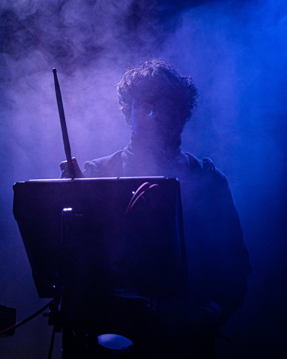 Anoche, <a href="/glass_spells/">Glass Spells</a> encabezó una fiesta de magia y hechizos en el Foro IR!, en la que <a href="/sexores/">Sexores</a> y <a href="/sexesosexes/">SEXES</a> fueron pieza clave. 🪄💥🦇

📷 x Jesús Cariel