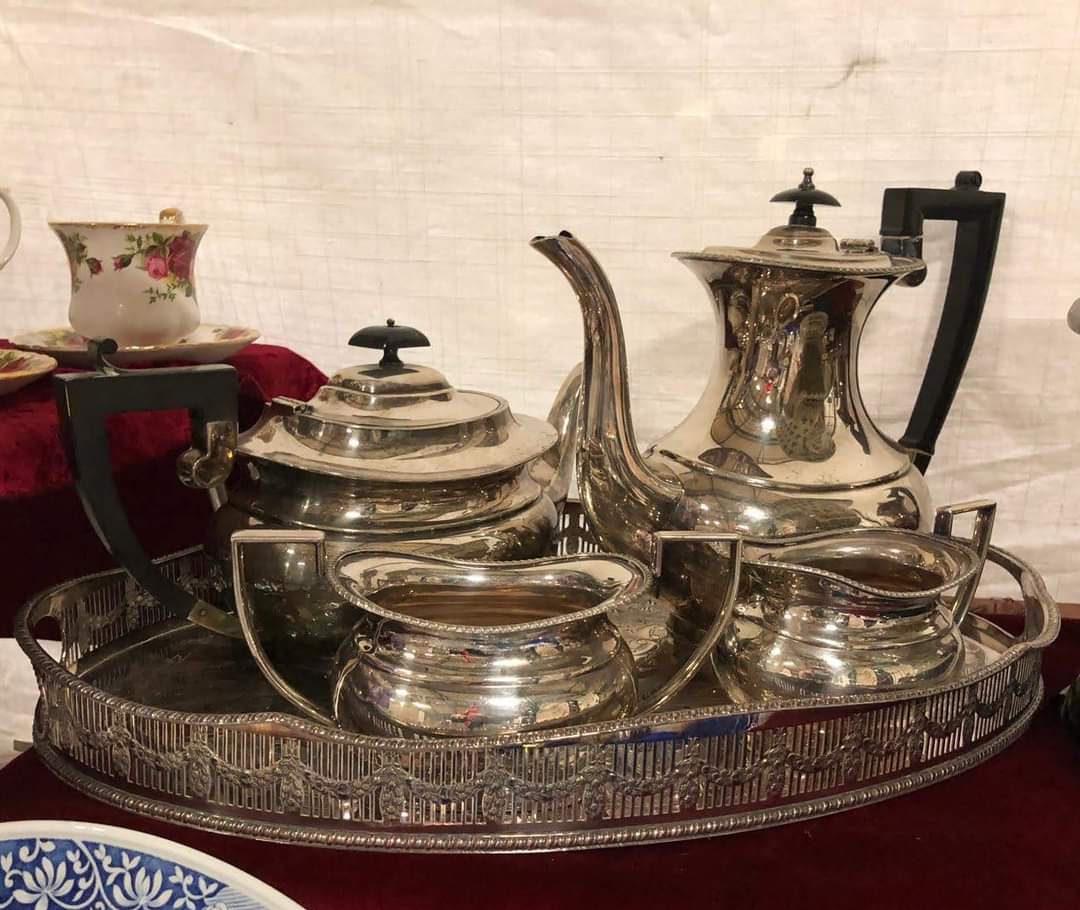 Collectable Curios just love it when you get the complete set! A beautiful silver plate tea, coffee set with milk jug and sugar bowl. Oh we are so easily pleased...

info@collectablecurios.co.uk

#SilverPlate #CoffeeSet #TeaSet #Collector #Antiquing  #StGeorgesMarketBelfast