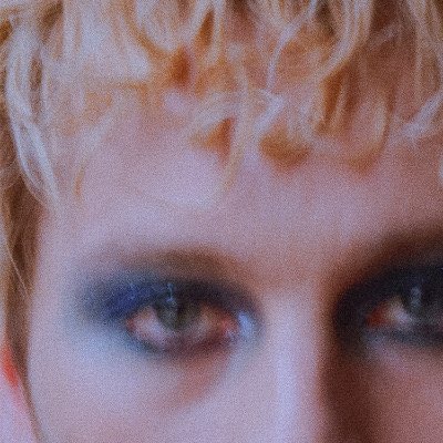 5SOST0URUPDATES's tweet photo. Luke's new PFP + Header on social media! https://t.co/ULIt1a5jYv