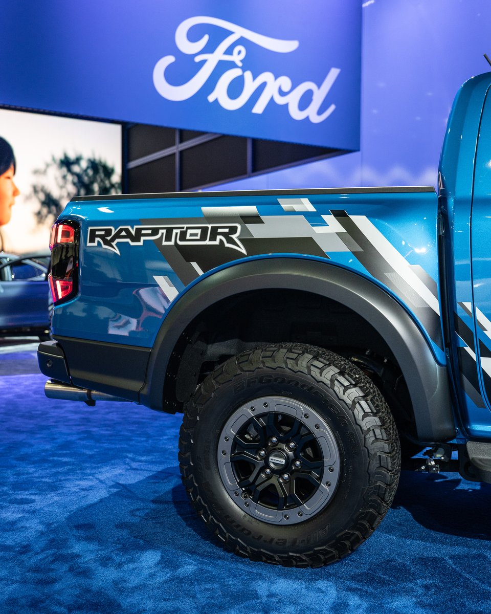 There's no such thing as a blue Monday with if you have this Ford Ranger Raptor in your garage 👀 #LAAutoShow #AllRoadsLA 📸: @hypemedialb