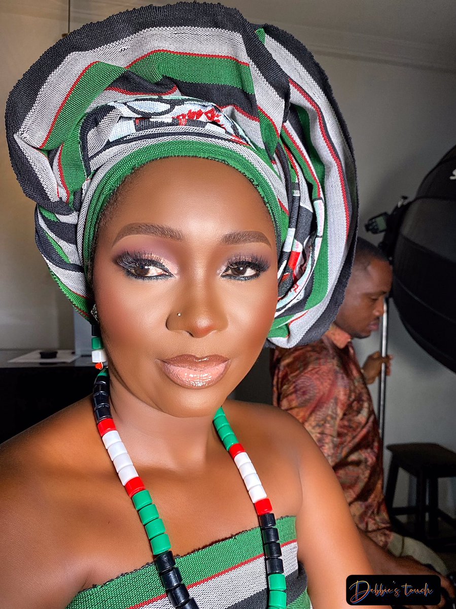 ChidawaDeborah's tweet photo. Hello twitter Fam🤗
A formal introduction my people, for your makeup and hair needs, I’m your go-to person, send me a DM to make bookings ❤️💄

#Debbiestouch
#kadunamakeupartist https://t.co/k0dX04zhk2
