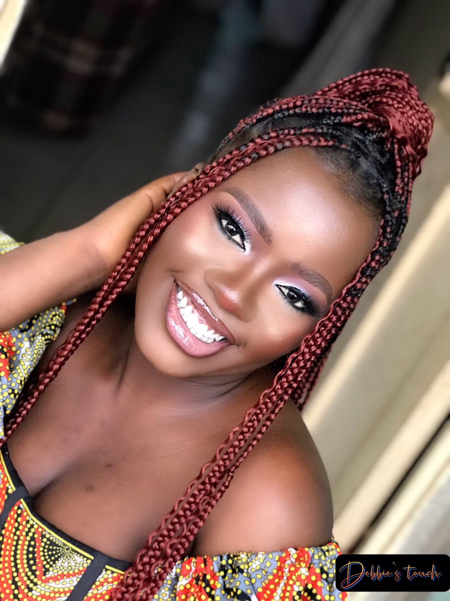ChidawaDeborah's tweet photo. Hello twitter Fam🤗
A formal introduction my people, for your makeup and hair needs, I’m your go-to person, send me a DM to make bookings ❤️💄

#Debbiestouch
#kadunamakeupartist https://t.co/k0dX04zhk2