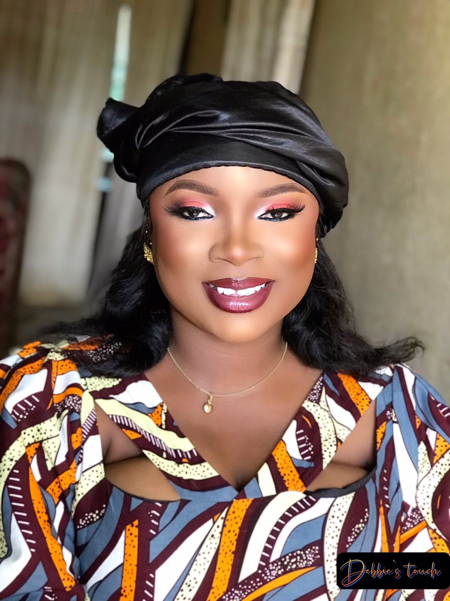 ChidawaDeborah's tweet photo. Hello twitter Fam🤗
A formal introduction my people, for your makeup and hair needs, I’m your go-to person, send me a DM to make bookings ❤️💄

#Debbiestouch
#kadunamakeupartist https://t.co/k0dX04zhk2
