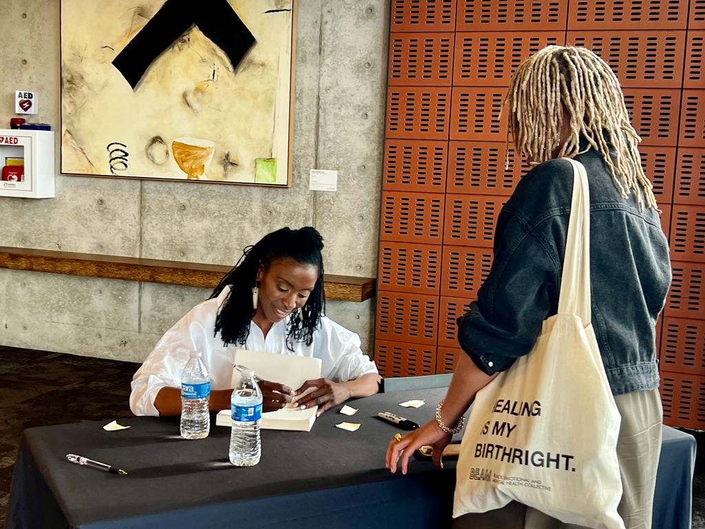 Yesterday's #BlackHistory author talk with @sastrings at #SanDiegoCentralLibrary was amazing. She'll be coming back to @copleyatusd for round two tonight at 7 p.m. Don't miss out. sandiego.edu/news/detail.ph…