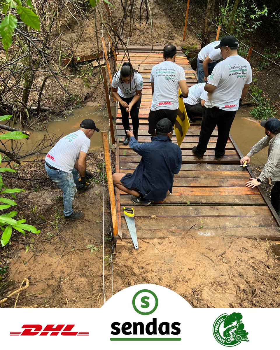 sendaspy's tweet photo. ¡Construyendo conexión! 💚
El fin de semana vivimos una jornada inolvidable en la primera Experiencia Sendas donde reconstruimos un puente de #Ypacaraí.
Agradecemos a los amigos de DHL y a todos los voluntarios que sumaron a la labor👏🏼👏🏼
#Sendaspy #SendasDelTren https://t.co/17Gs5hgtvD
