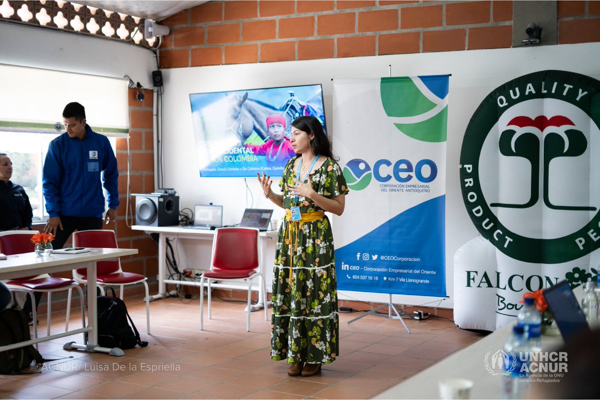 AcnurColombia's tweet photo. En Antioquia, seguimos generando alianzas para que más empresas estén #JuntosporlaInclusión💙

Gracias a @CEOCorporacion y Flores Isabelita, compartimos con el gremio empresarial del Oriente Antioqueño sobre inclusión laboral para personas refugiadas+desplazadas en sus compañías. https://t.co/KD74yKd70O