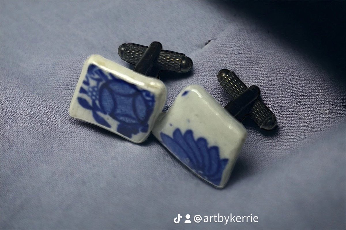 I’ve just uploaded these Blue and White Willow pattern pottery cufflinks to my website - I think they’re kinda cute 🍃 hope you do too 🍃

#seapottery #mudlarking #jewellery #jewelrymaking #smallbusinessowner #sbswinner #theopaphitis