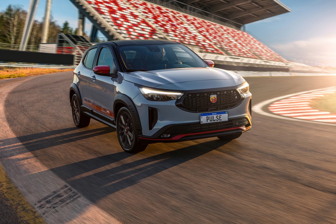 MarioCastilloMX's tweet image. Esta versión #Abarth más picante del Pulse sí que se antoja. 

Highlights:
*Fiat Pulse Abarth es el primer SUV de la firma del escorpión, con una preparación especial de alto desempeño.
*La suspensión tiene resortes 13% más firmes respecto al Pulse de serie, mientras que el eje…