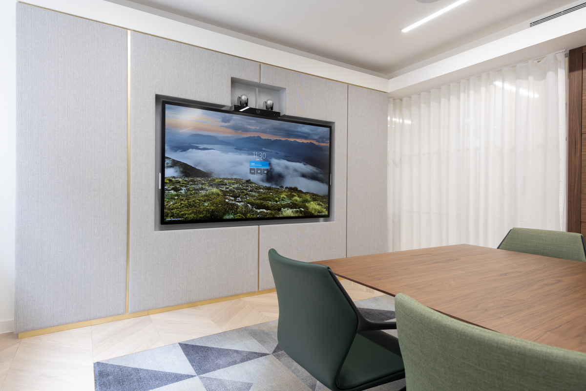 At Sketch Studios, we believe that the seamless transition of a workspace is akin to an art form.

The relocation of a thriving international law and tax firm is no small feat.

For more case study details! 👉 bit.ly/3gATEEW

<a href="/Loyens_Loeff/">Loyens & Loeff</a>