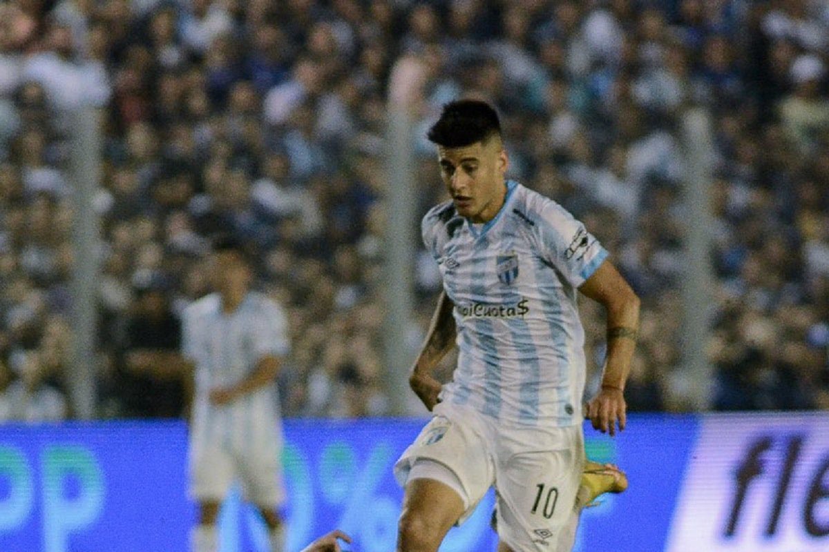 According to <a href="/nahuelfutbol/">-Nahuel Ferreira-</a>, the Revolution offered 2.6 million dollars for midfielder Joaquín Pereyra. Rosario Central are looking for four million, but the deal could be done for less due to player pressure.

x.com/nahuelfutbol/s…

 #NERevs