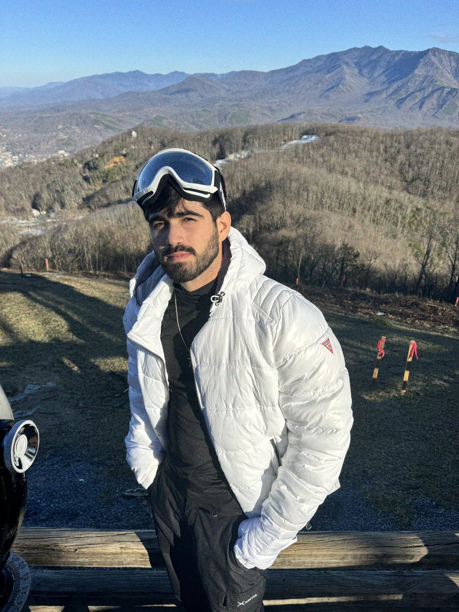 superdany_'s tweet photo. #winter #tenesse #snowboarding #snow #winterstyle #cubanboy https://t.co/FGk8LgX0x3