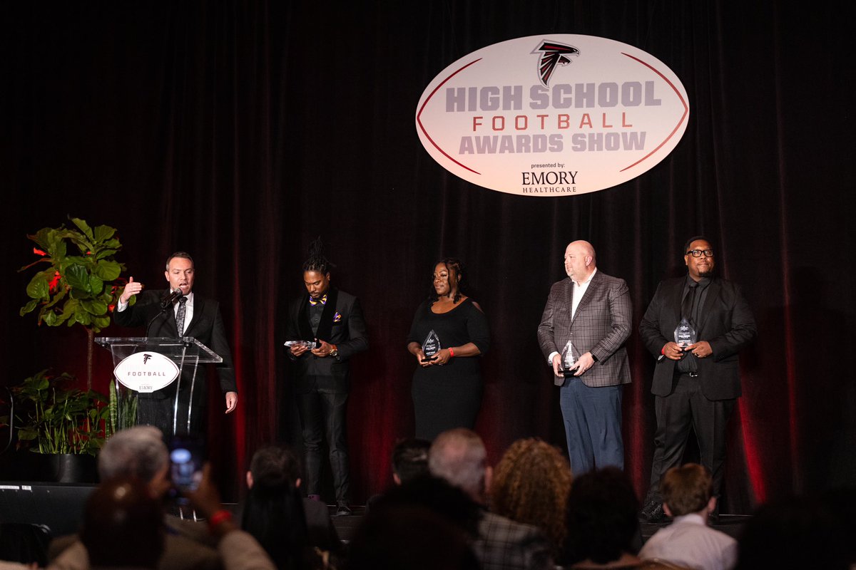 Celebrating the stars! 🤩 The Atlanta Falcons hosted the third annual High School Football Awards Show, presented by Emory Healthcare to celebrate the the achievements of Georgia high school student-athletes, coaches and staff members who have left an indelible mark on the