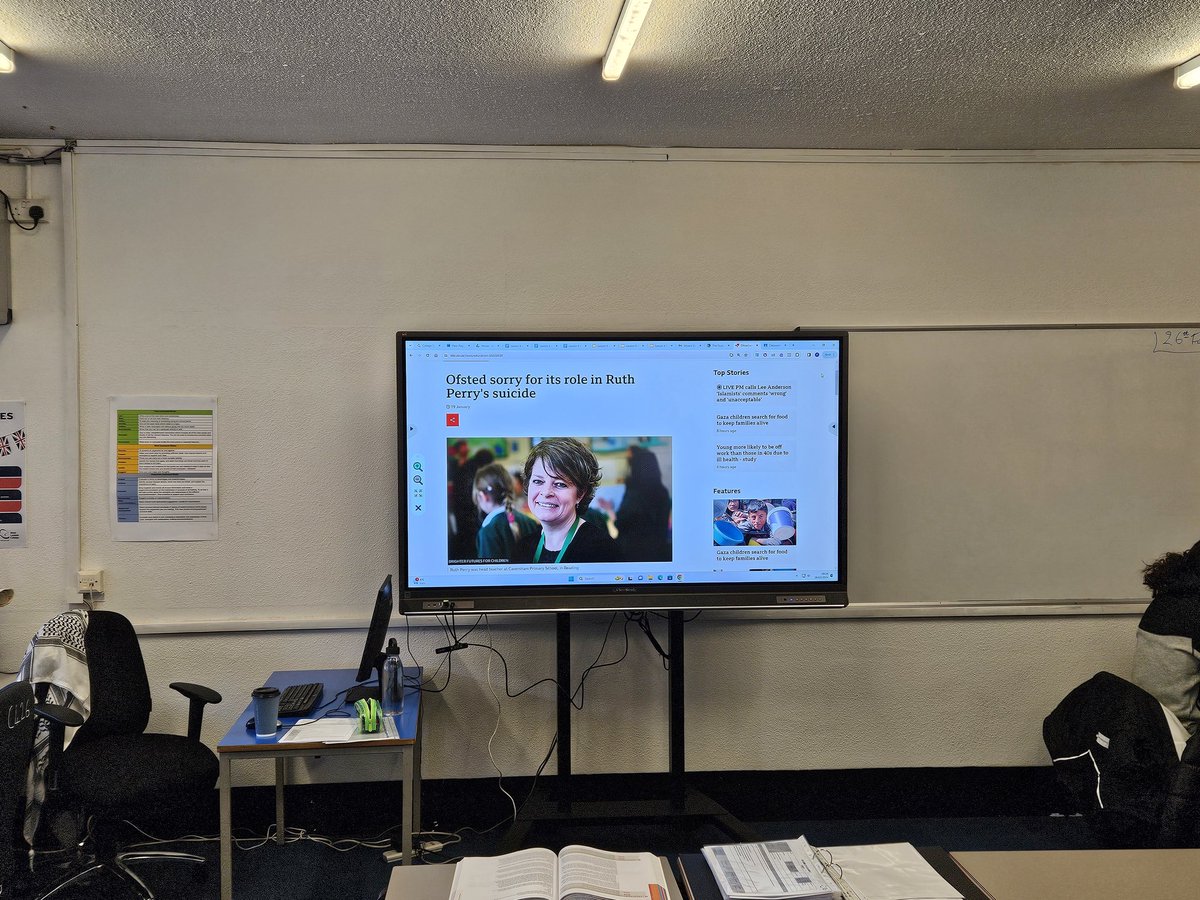Peter4vP's tweet photo. Today Ofsted came to visit, so I gave them a welcome in my class #Saira4UCUGS #Peter4VP #ucuRISING #Solidarity #RespectFE #ucustrikes #GazaCeasefireNow #UCULeft #UCU https://t.co/ksRFe290wo