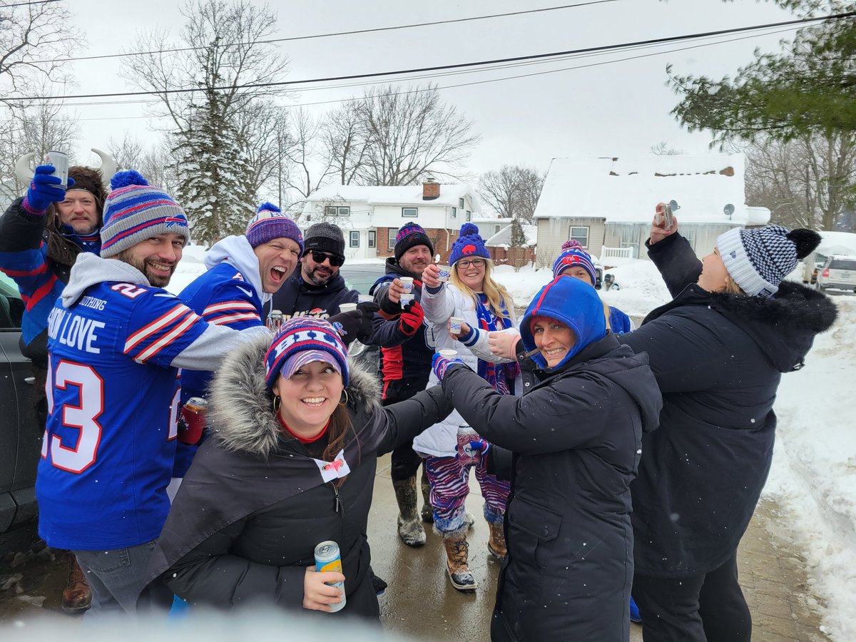 stephanicoleman's tweet photo. @DDawkins66 @SpodaddyJr Here is an example of #BillsMafia getting "teetered" before the game just for you... #TheCommitted 🥃 https://t.co/O12BU96c6c