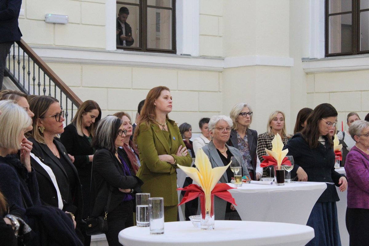 Danas je u prostorijama Ministarstva vanjskih poslova 🇧🇦 u prisustvu više od 60 žena diplomata  inaugurisana Mreža žena diplomata u Bosni i Hercegovini.

Pozdravno obraćanje imao je <a href="/DinoKonakovic/">Elmedin Dino Konaković</a>, ministar vanjskih poslova BiH koji je dao podršku ovom skupu, te najavio