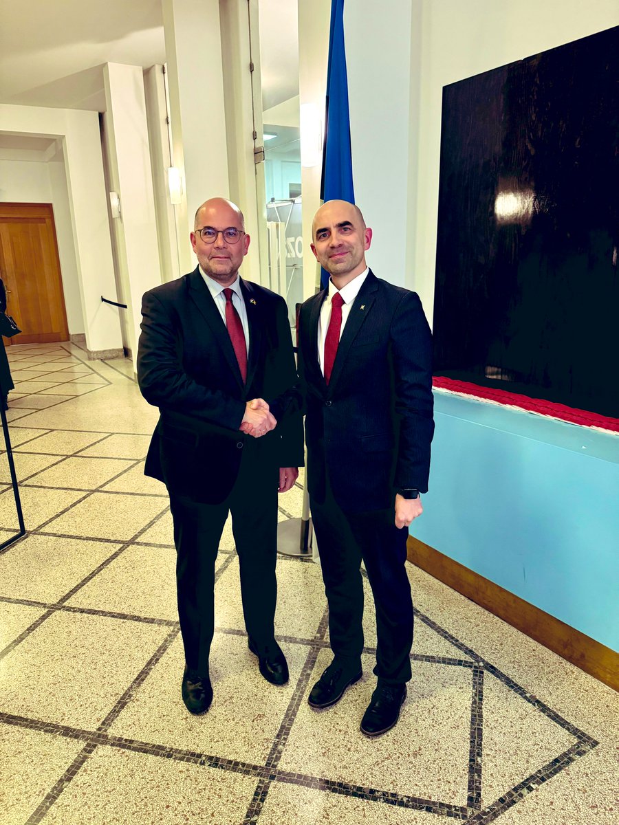 tamasivankovacs's tweet photo. 🇭🇺🤝🇪🇪 I was very happy to present our best wishes on behalf of #Hungary to my friend & fellow #Finno-#Ugric #Ambassador @ArturKink at the National Day event of #Estonia in @BozarBrussels tonight. Also, fantastic concert 🎶👏 by #Symfonie #orkest #Vlaanderen featuring also #Hungarian musicians Bence #Ábrahám (Eerste viool) & Éva #Pusker (Tweede viool). ⚫️🟡🇧🇪🇭🇺