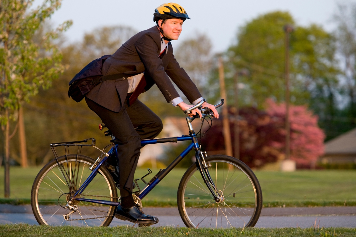 'Employees who cycle to work take an average of 1.3 fewer sick days per year.' 👉 discerningcyclist.com/cycling-health…