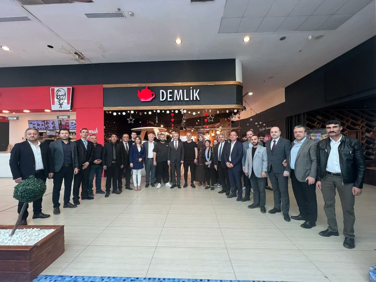 muratcaymazz's tweet photo. Düzce caddelerini karış karış gezerek hemşerilerimizle istişare ediyoruz.
@alibabacan 
@devapartisi https://t.co/wqLacx2XbN