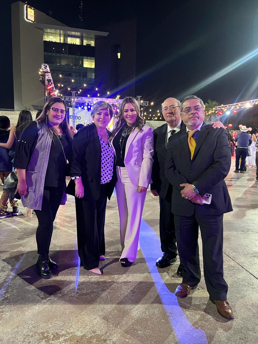 RcivilCoahuila's tweet photo. Este fin de semana 400 parejas formalizaron su unión en los matrimonios comunitarios, que se llevaron a cabo en los municipios de Torreón, Monclova y San Buenaventura, logrando con ello dar certeza jurídica a su vida en familia.👏🏻🎊🎉 https://t.co/5x85CMRFaf