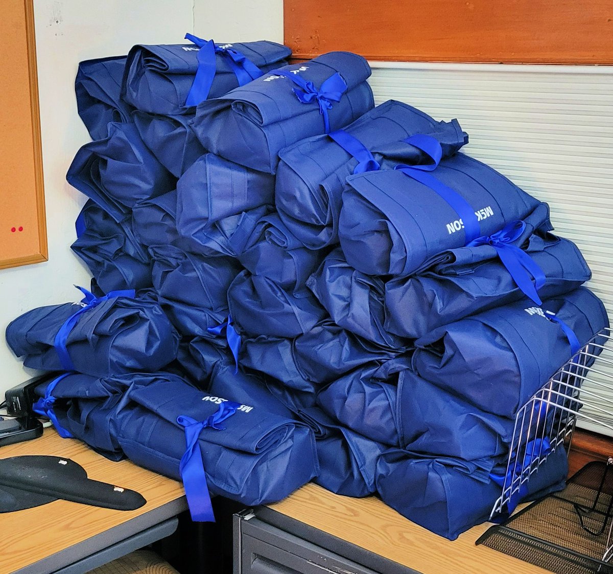 CSCArizona's tweet image. TY @McKesson #TollesonAZ for donation of care packages that inc bag, water bottle, blanket, journal socks, beanie and game. These gifts support our Program team inc our Cancer Resource Navigators at the hospital. If U'd like to donate similar packages, email info@cscaz.org. ❤️