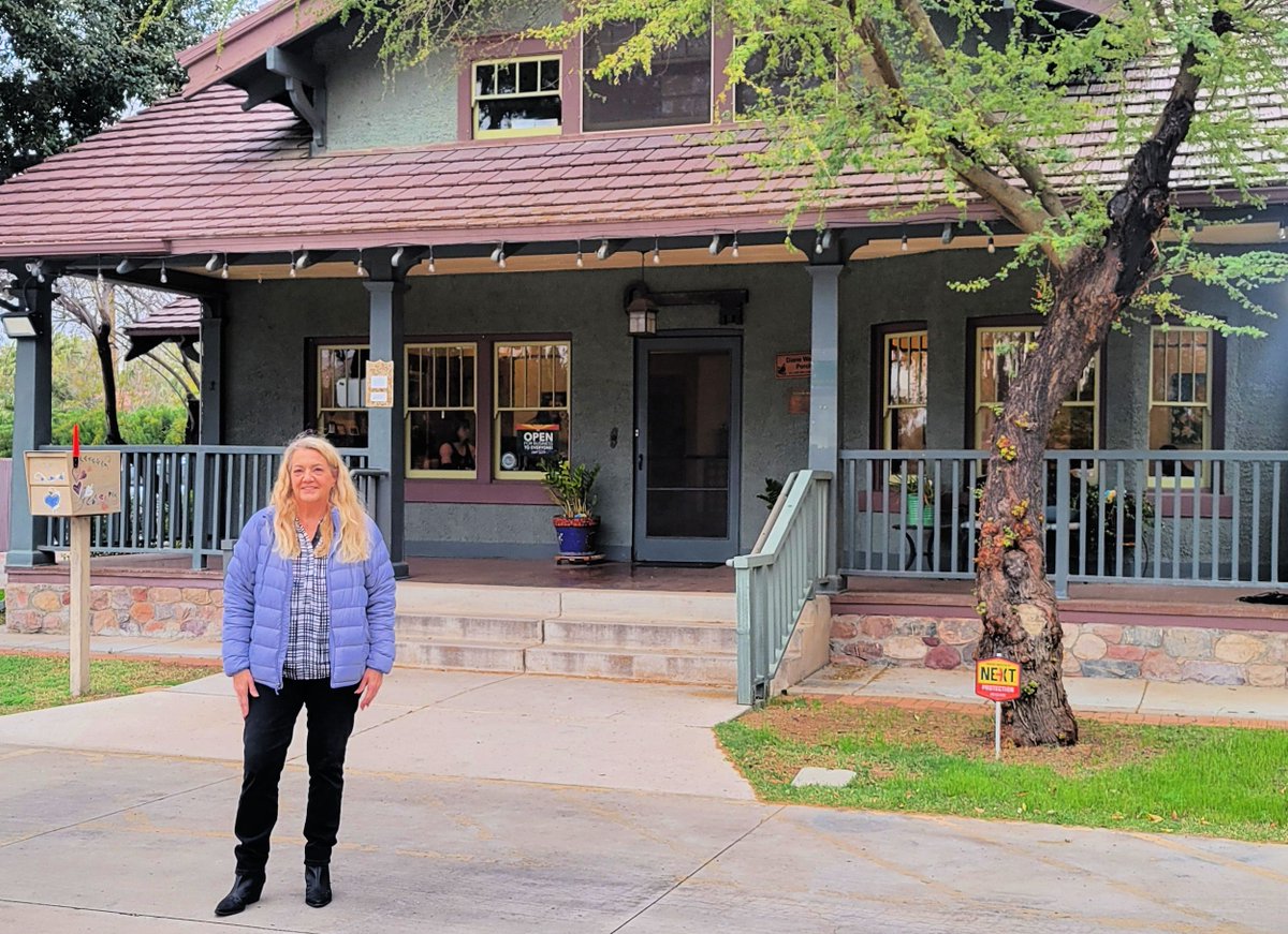 CSCArizona's tweet image. TY @McKesson #TollesonAZ for donation of care packages that inc bag, water bottle, blanket, journal socks, beanie and game. These gifts support our Program team inc our Cancer Resource Navigators at the hospital. If U'd like to donate similar packages, email info@cscaz.org. ❤️