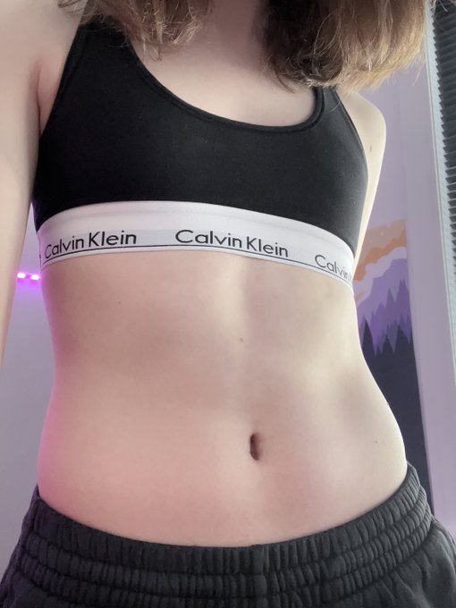 tummy >,,< https://t.co/M21u7BI6KO