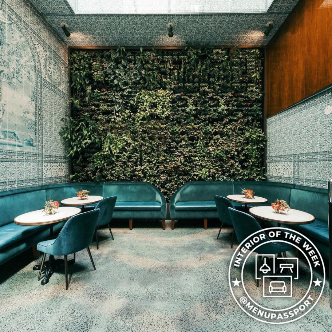 menupassport's tweet image. ✨ Interior of the Week: Peek into the chic vibes of @felixroastingco 🪹 Like this post to cast your vote for Interior of the Month! Italian mahogany, Venetian glass, and custom wallpaper set the stage for your next Insta-worthy hangout.

#SohoStyle #NYCFoodie #FoodieFinds #menu
