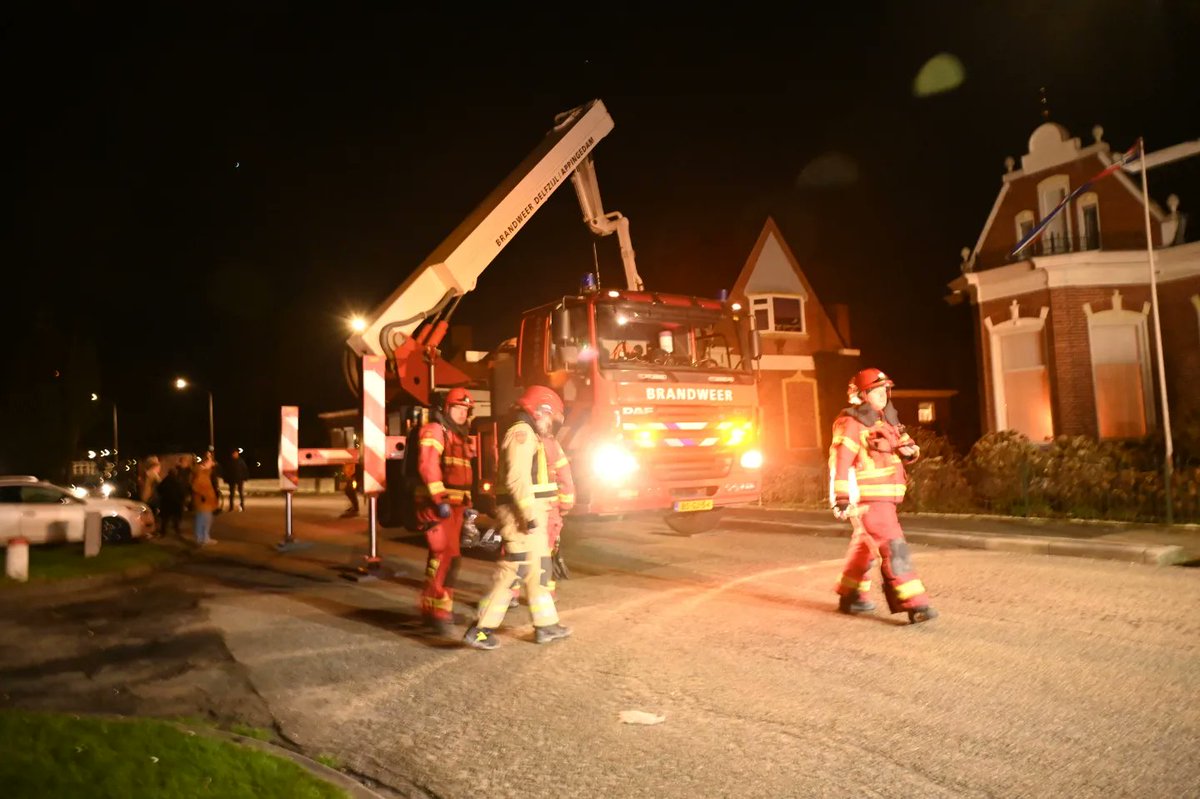 #brandweerdelfzijl vanavond ingezet voor een melding schoorsteen brand in Farmsum #vrgroningen
