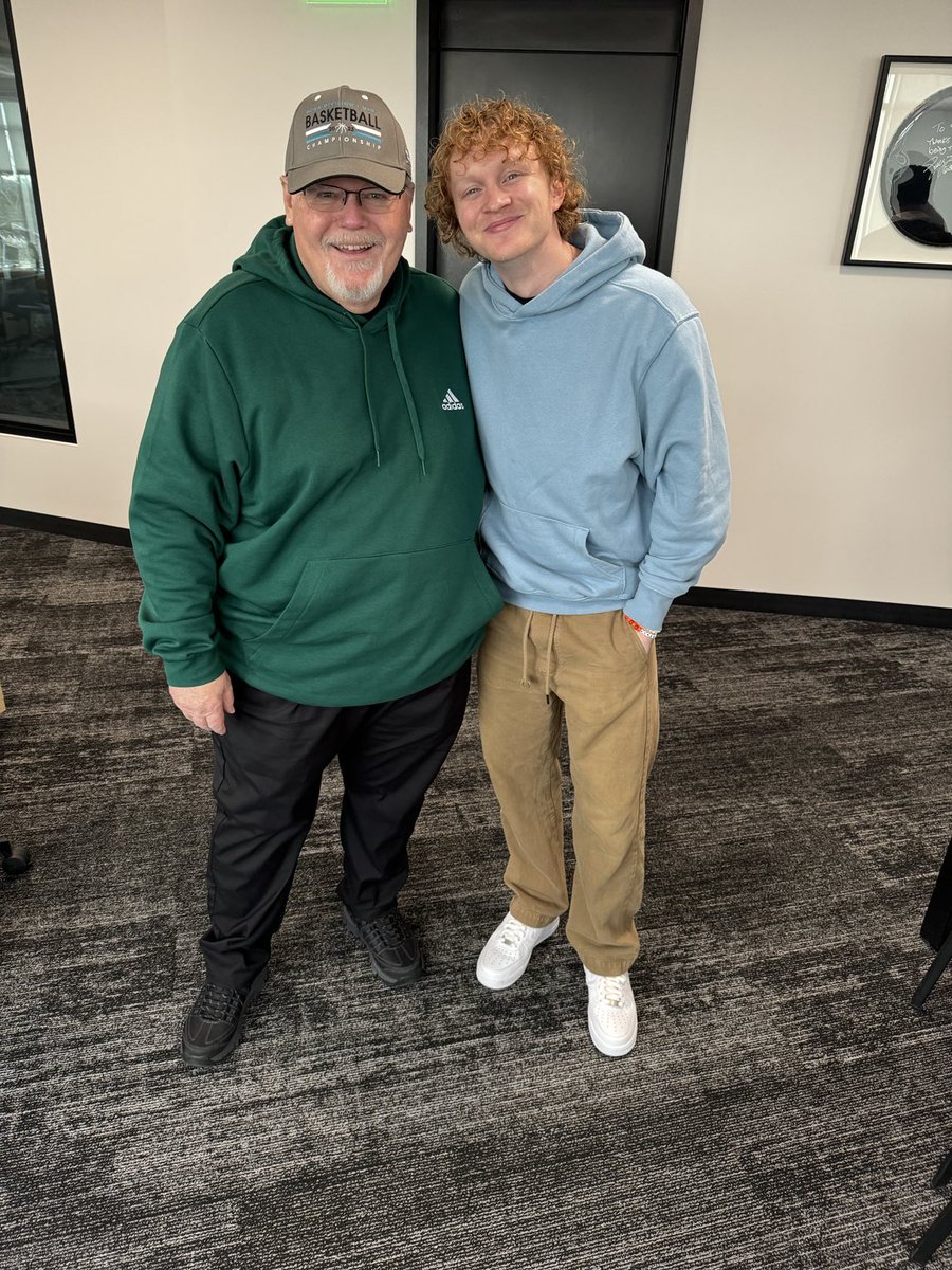 Charlieo1320's tweet photo. Meet Knox! He’s a new artist who’s climbing the Top 40 &amp; Alt-Rock charts with his single “Not The 1975”! Check it out. You’ll like 👍 it! We bonded immediately because we discovered we both 937 guys! Yes! ⁦@musicbyknox⁩ @alt947 @end1065 @Audacy app ⁦ https://t.co/RHGdcIN2Jj