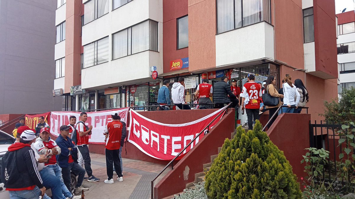 RinconAlbiRojo's tweet photo. Ya se empieza a ver Tunja Rojo y Blanco https://t.co/G8DtiGIeEY