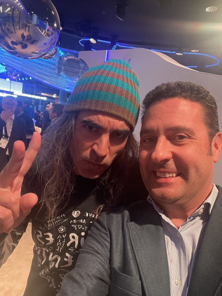 En <a href="/Telefonica/">Telefónica</a> llevamos mucho tiempo trabajando en nuestra transformación interna para materializar #OpenGateway, resultado del trabajo de un increíble equipo multidisciplinar de ingenieros y abogados donde la innovación, la tecnología y la ley van de la mano