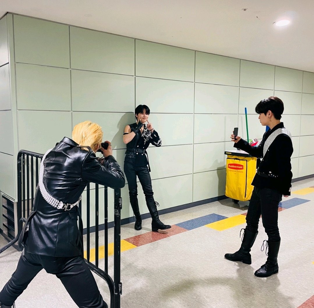thankfulforchan's tweet photo. pics taken by chan 🥹😭🫶🏻 https://t.co/gumEikkFRJ