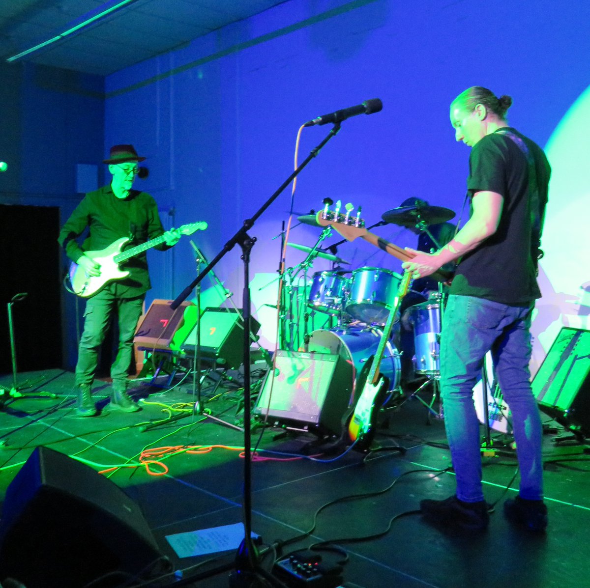 EstieMusic's tweet photo. @azzuresldn supporting @berenyi_miki a great gig in Wimbledon Library! #LIBRARYGIG #LiveMusic https://t.co/5lXvIsIQiY