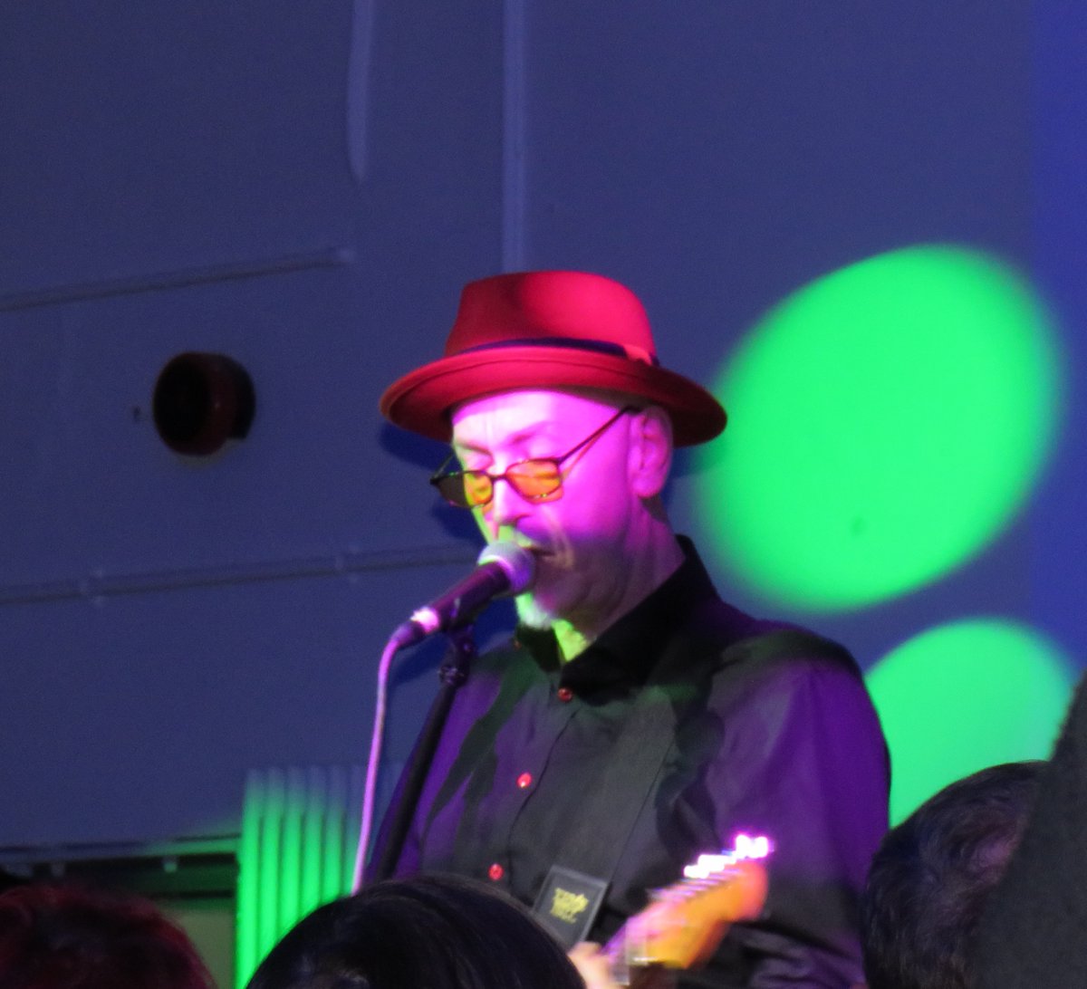 EstieMusic's tweet photo. @azzuresldn supporting @berenyi_miki a great gig in Wimbledon Library! #LIBRARYGIG #LiveMusic https://t.co/5lXvIsIQiY