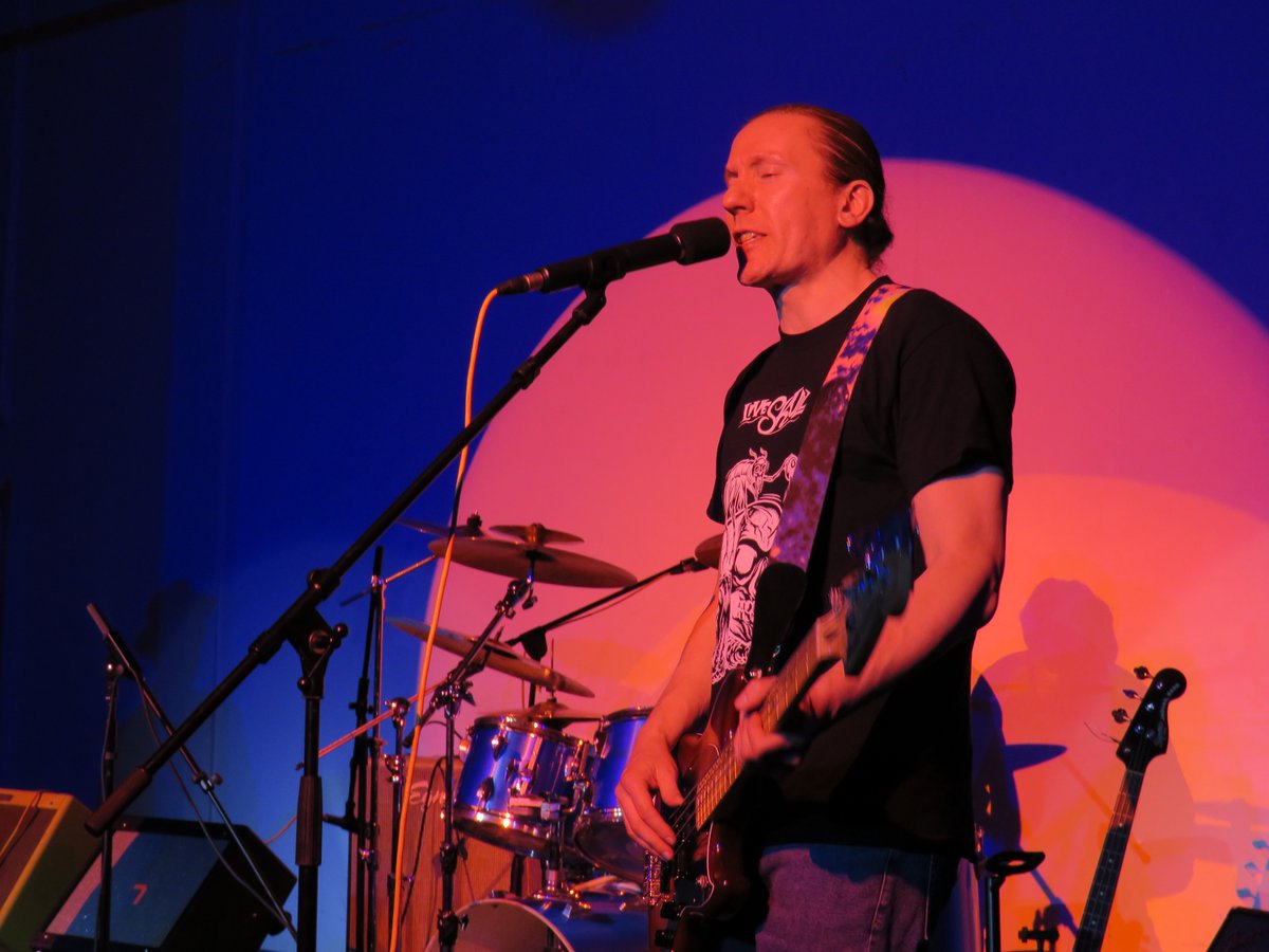 EstieMusic's tweet photo. @azzuresldn supporting @berenyi_miki a great gig in Wimbledon Library! #LIBRARYGIG #LiveMusic https://t.co/5lXvIsIQiY
