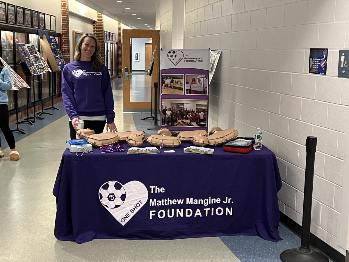 OneShotFndtn's tweet photo. A special thanks to @WVBearcats for hosting a Take10 Training during their basketball game on Feb. 13th. Thank you to everyone who took time for the training! #OneShotToSaveALife #AlwaysBePrepared #Take10Training https://t.co/Bjeb4s0BcN