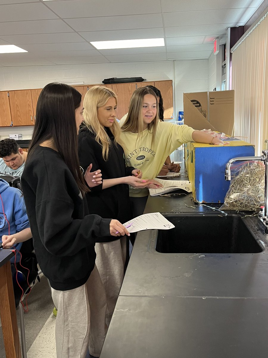KRKester's tweet photo. Fun day down in Animal Science! #Introtoanimalscience using the TOUCH AG Box to feel and describe the four compartments of the ruminant stomach and some comparative anatomy occurring in #advanimalscience. @azuck1 @amystellanbc @nbc_hsprincipal @EmerMatt @NBC_FFA https://t.co/Ue7zR3vg06