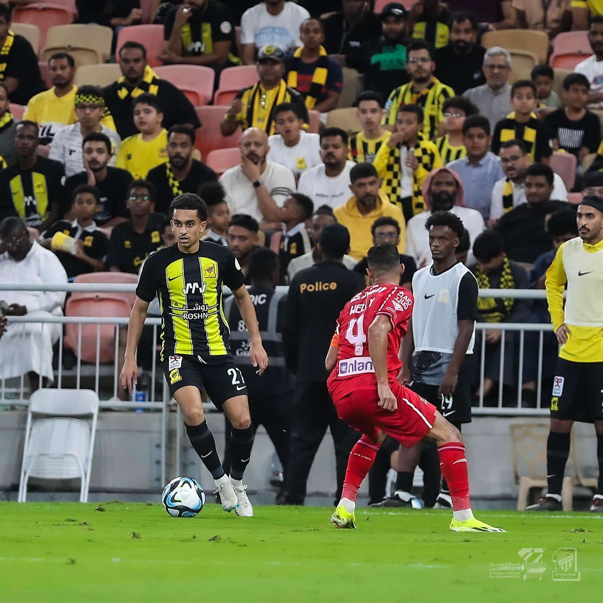 ahmedghamdi01's tweet photo. REMONTADA 💛🖤🐅 @ittihad https://t.co/YL2bxsT3X2
