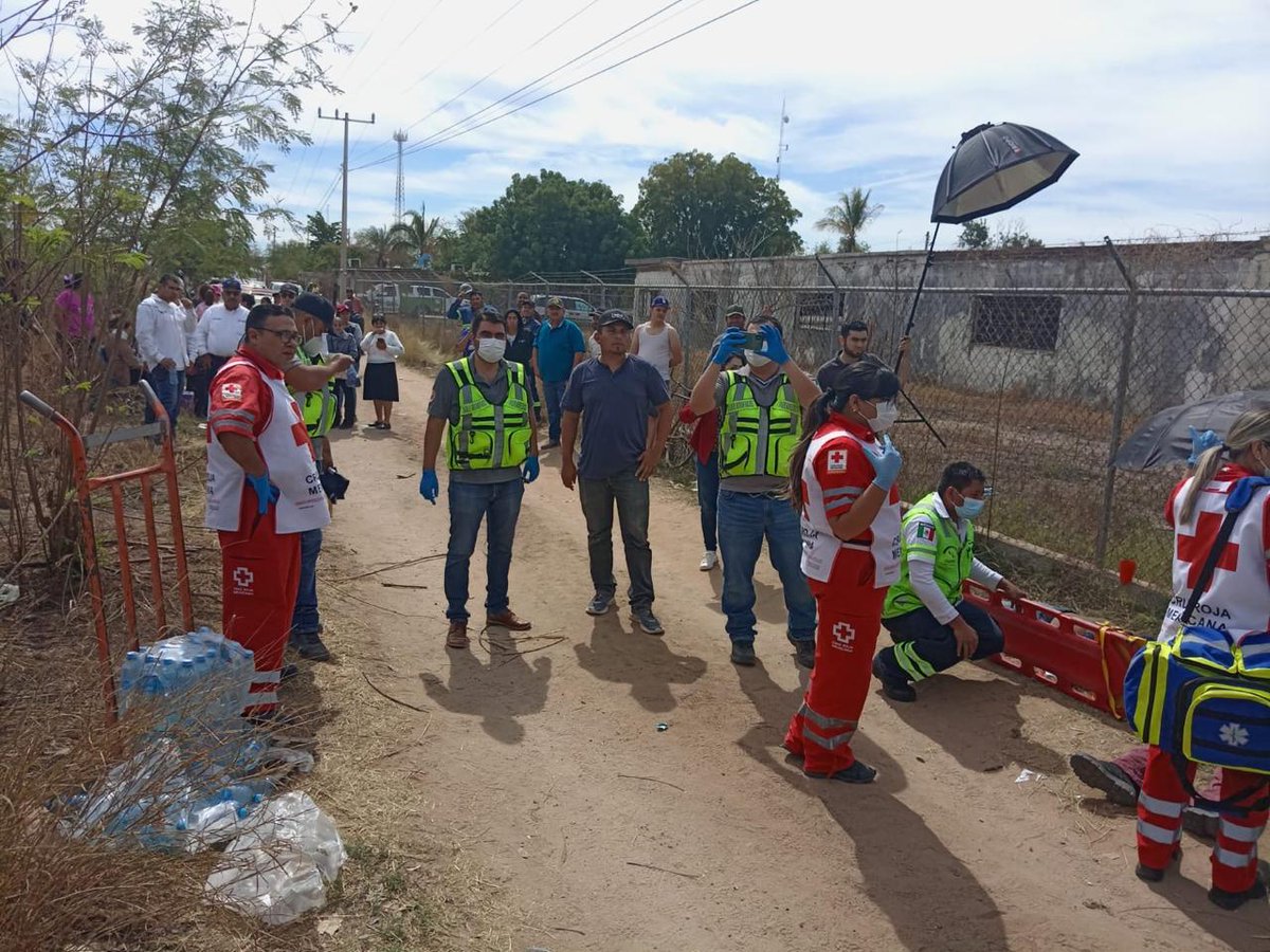 Riodoce_mx's tweet photo. #Camionazo 🔴 | 15 heridos de consideración deja choque entre tráiler y camión #NorteDeSinaloa, en #L#losMochis.
👇
https://t.co/o98eKdjhq2 https://t.co/SVglBv0bDT