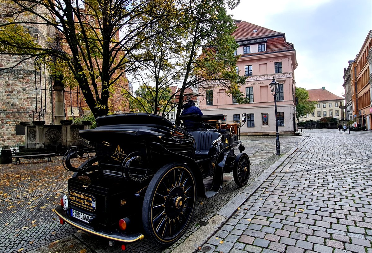 #Berlin Gestern
Die Poststraße rechts Türme der Nikolaikirche  &amp; Gleise einer Pferdebahn zum Posthof .
Und das Knoblauchhaus in der Straße gehört zu den wenigen erhaltenen bürgerlichen Häusern des 18. Jhd. in Berlins Mitte.
Ist mein Lieblingshaus!
<a href="/StadtmuseumBLN/">Stadtmuseum Berlin</a> <a href="/Dr_Jan_Mende/">Jan Mende</a>
