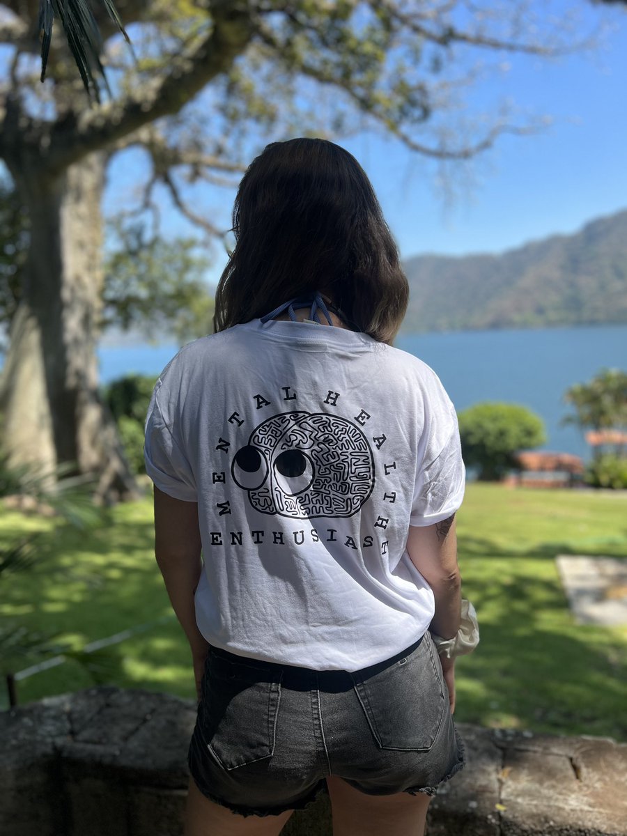 Muchos de ustedes saben lo importante que es para mi la salud mental y el hacer conciencia sobre estos temas❤️ Por esta razón nos unimos con unos amigos para sacar estas camisetas y que tengan un recordatorio lindo de cuidar su mente. Pueden ordenarla en DM o en comentarios✨