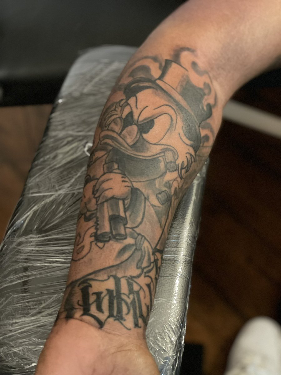 ddavisdesigns_'s tweet image. GREED 🤑 (Now booking March) #houstontattoos