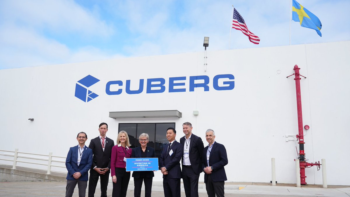 SecGranholm's tweet photo. We are cutting ribbons and emissions by energizing the growth of the U.S. EV auto industry through advanced battery manufacturing—boosted by President Biden's Investing in America agenda. 🇺🇸 https://t.co/pf2hM99a9r